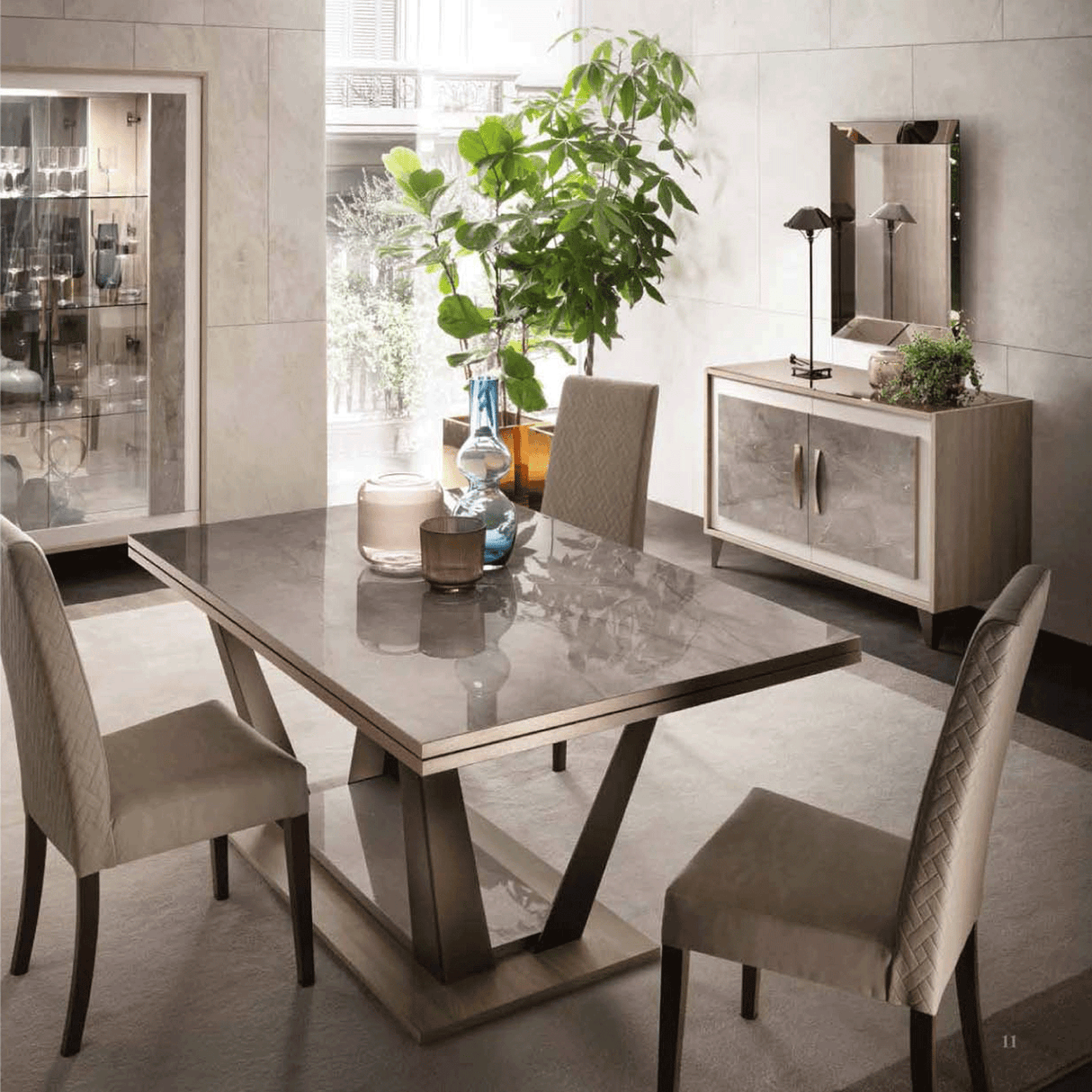 Arredo Ambra 2-Door Glass Cabinet
