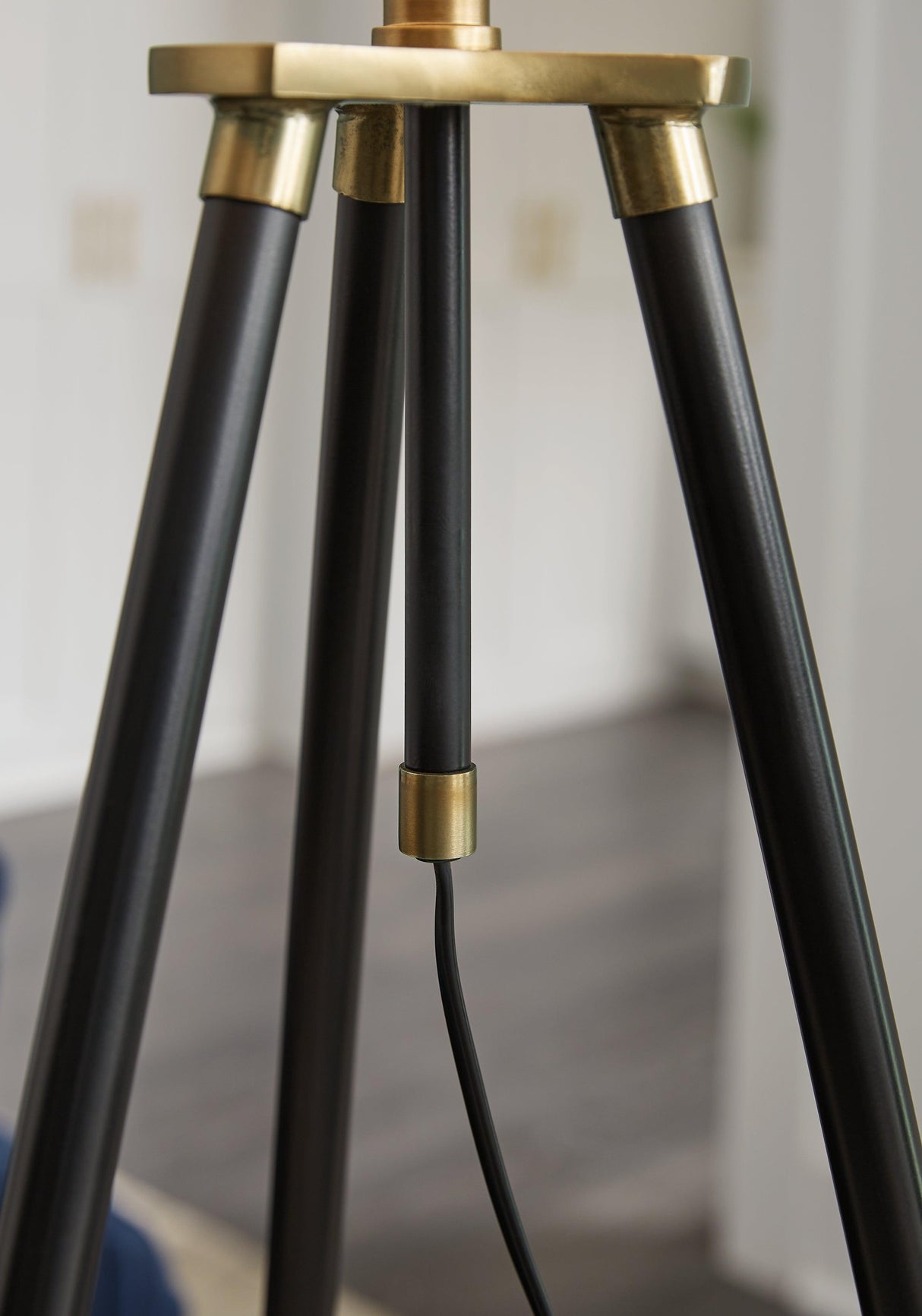 Cashner Black/Gold Finish Floor Lamp by Ashley at Eve Furniture
