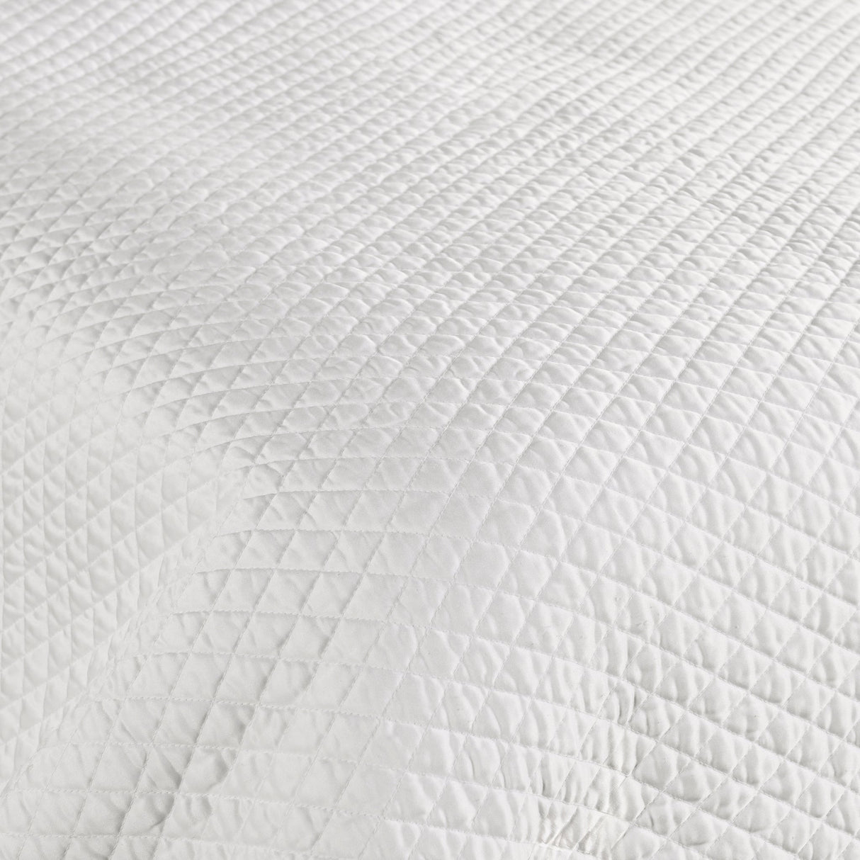 Diamond White Quilt Collection by Classic Home at Eve Furniture