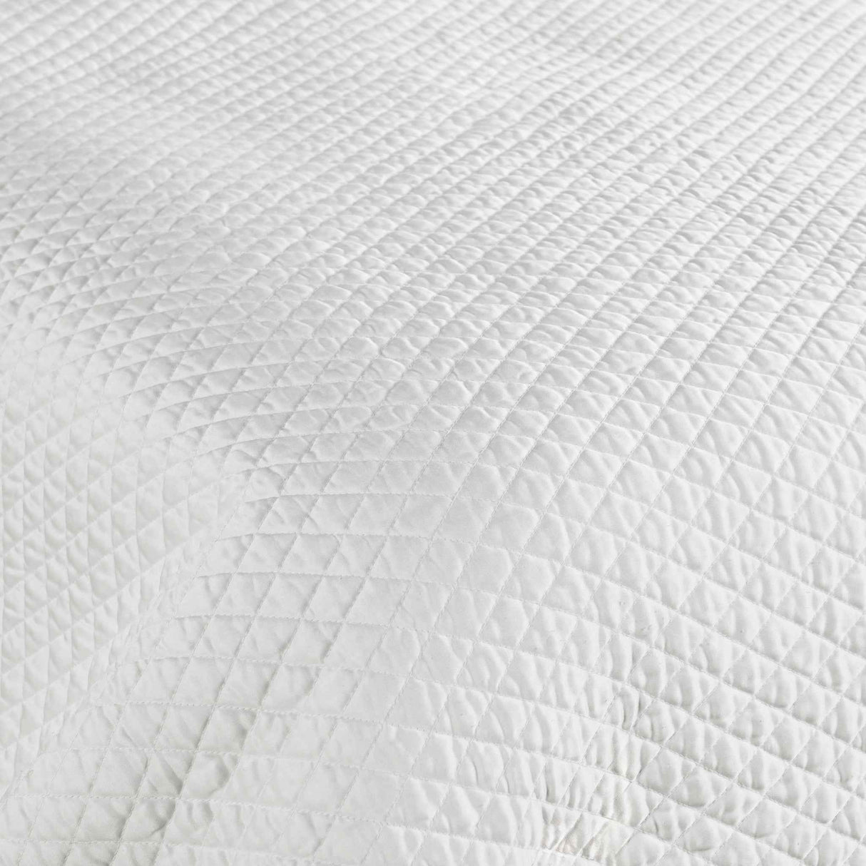 Diamond White Quilt Collection by Classic Home at Eve Furniture