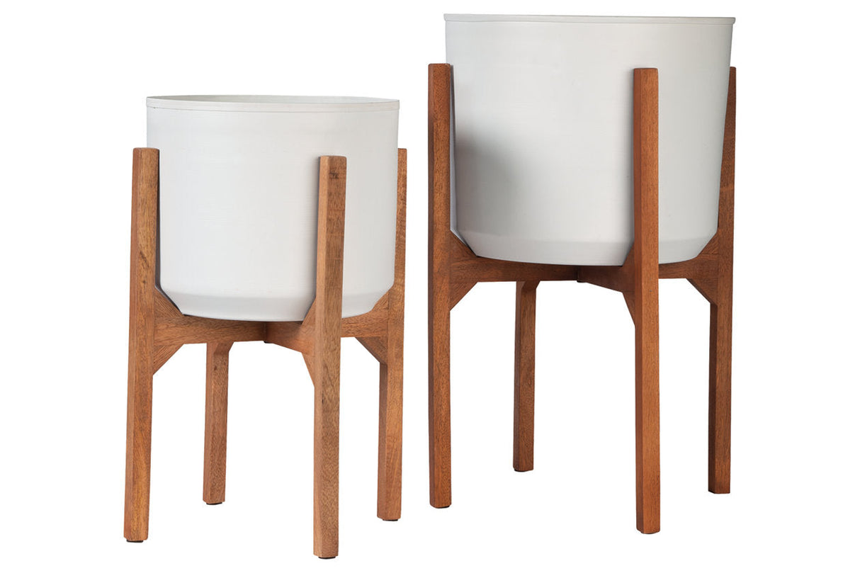 Dorcey White/Brown Planter by ASHLEY FURNITURE at Eve Furniture