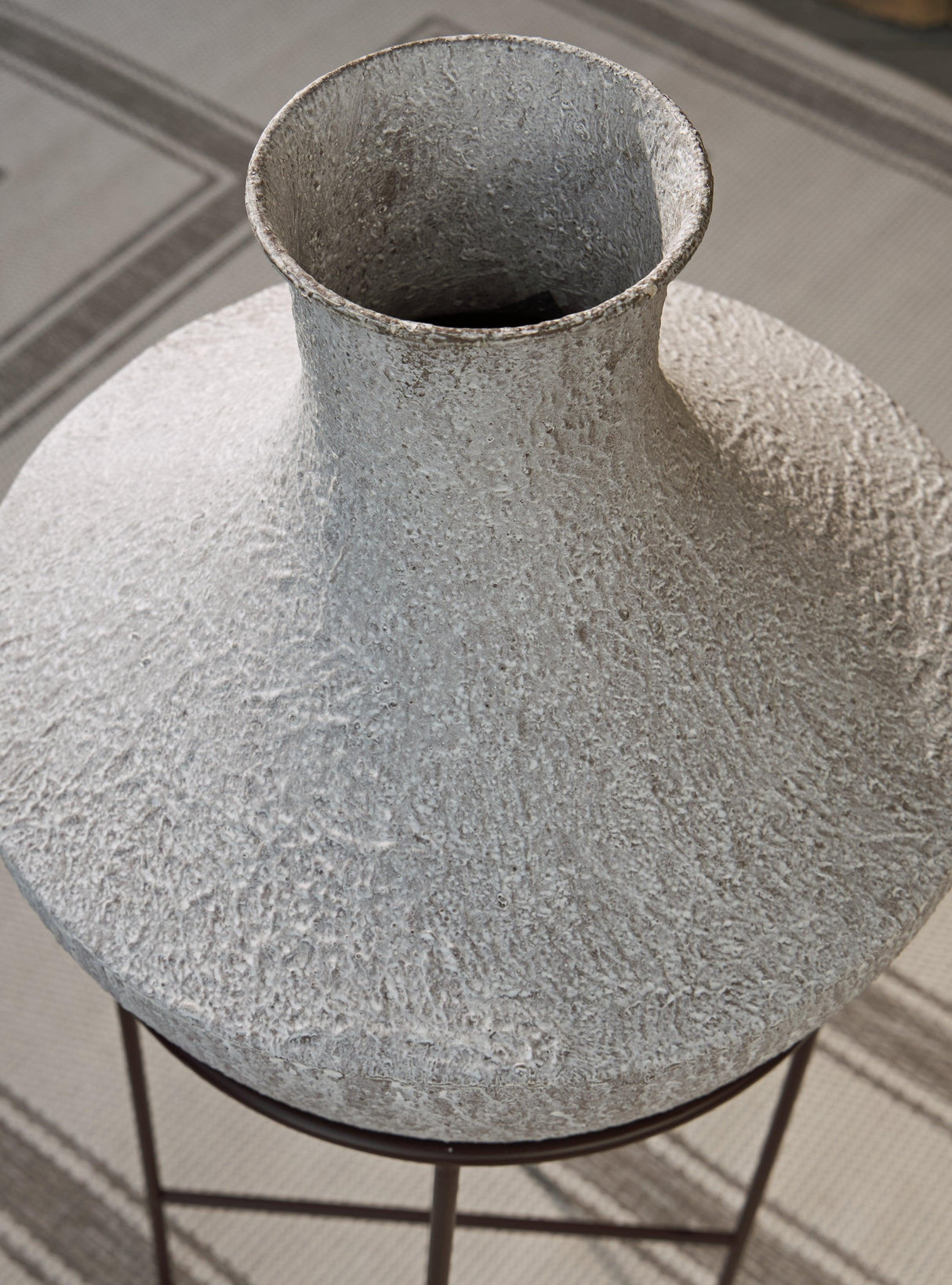 Estonbank Distressed Cream Vase by Ashley at Eve Furniture