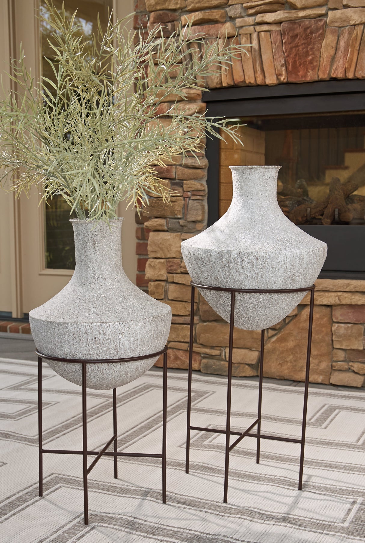 Estonbank Vase Set by Ashley at Eve Furniture