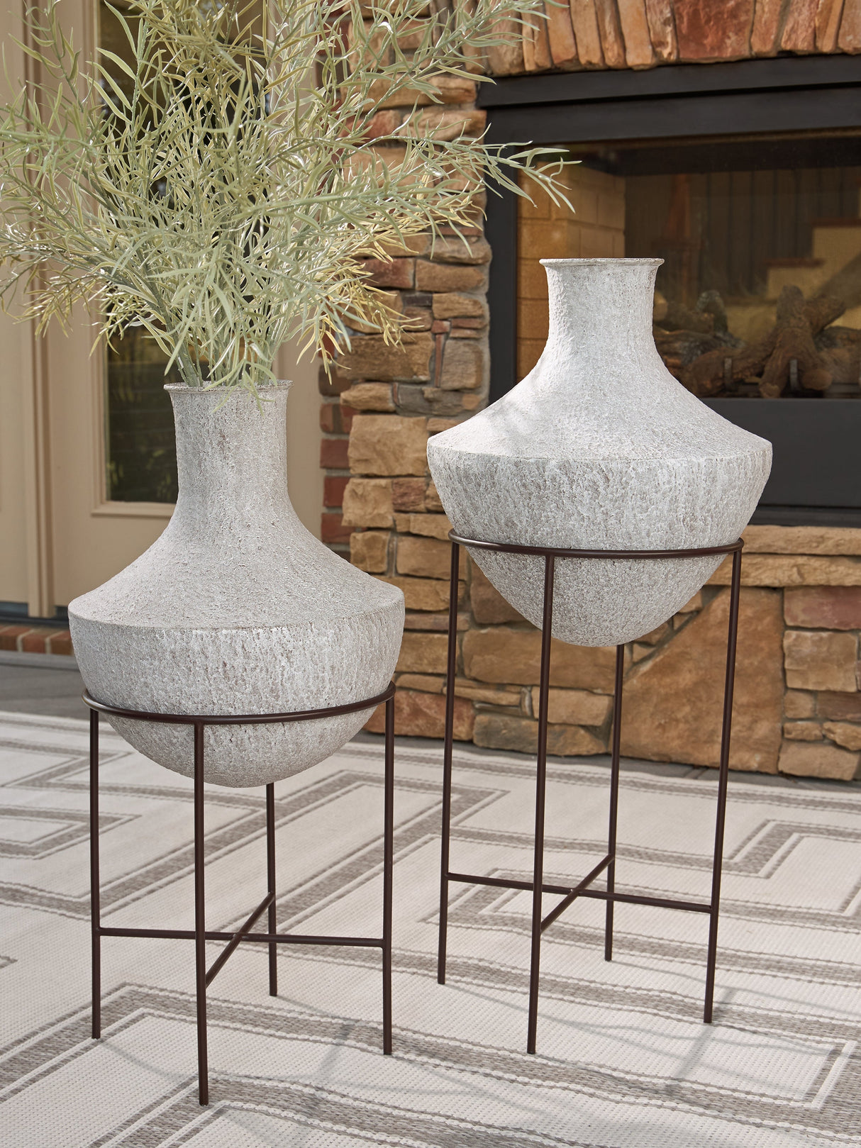 Estonbank Vase Set by Ashley at Eve Furniture