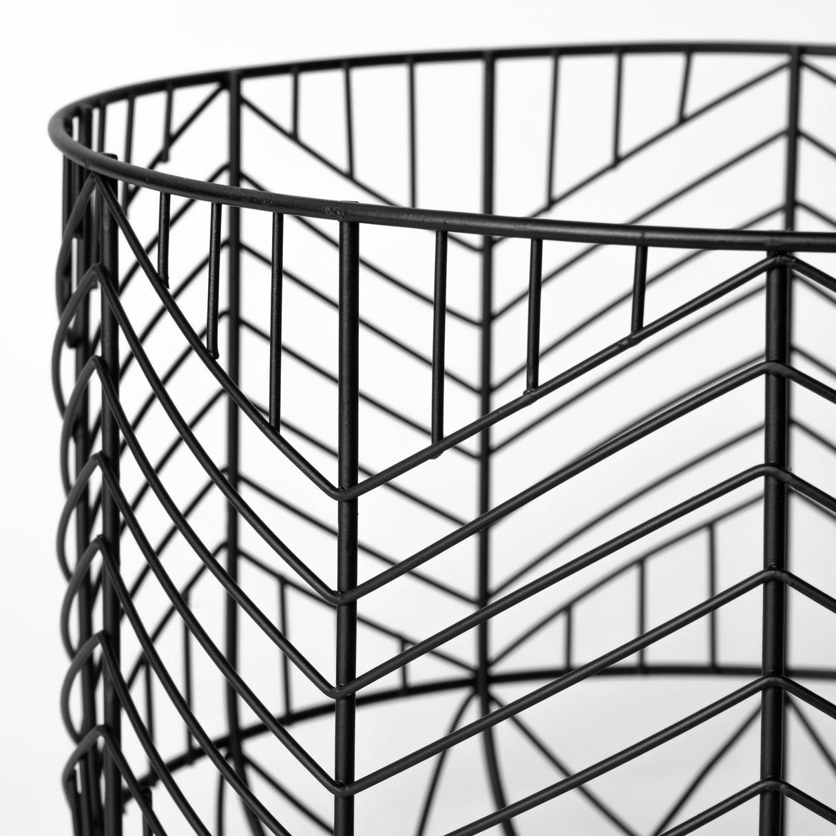 Idris Set of 2 Black Metal Geometric Mesh Bowls by Mercana at Eve Furniture
