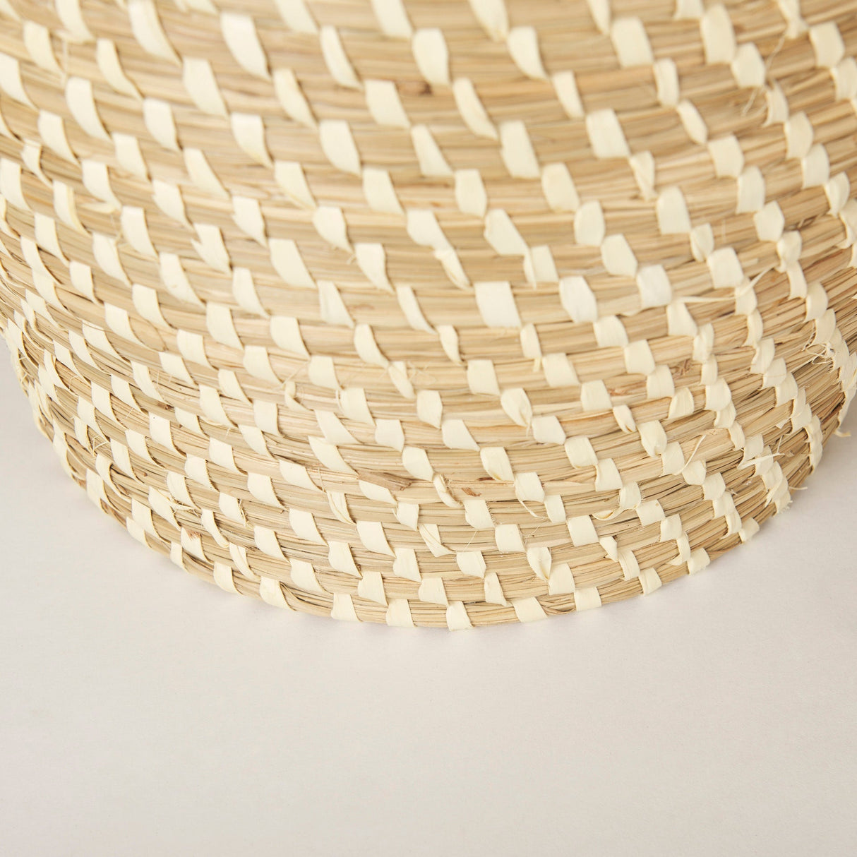 Kalopa Set of 2 Seagrass Floor Baskets w/ Flat Handled Lid by Mercana at Eve Furniture