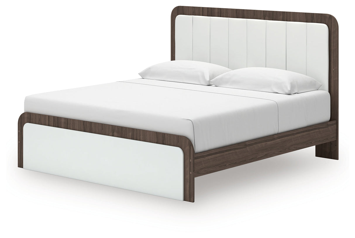 Kendanport White/Brown King Upholstered Bed