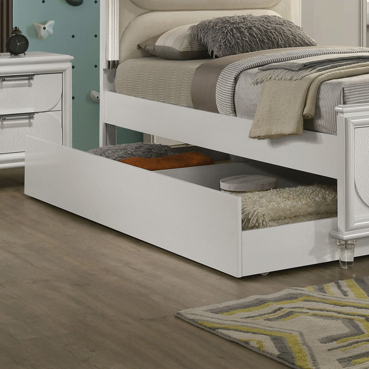 Lareina Pearl White Full Bed by Furniture of America at Eve Furniture