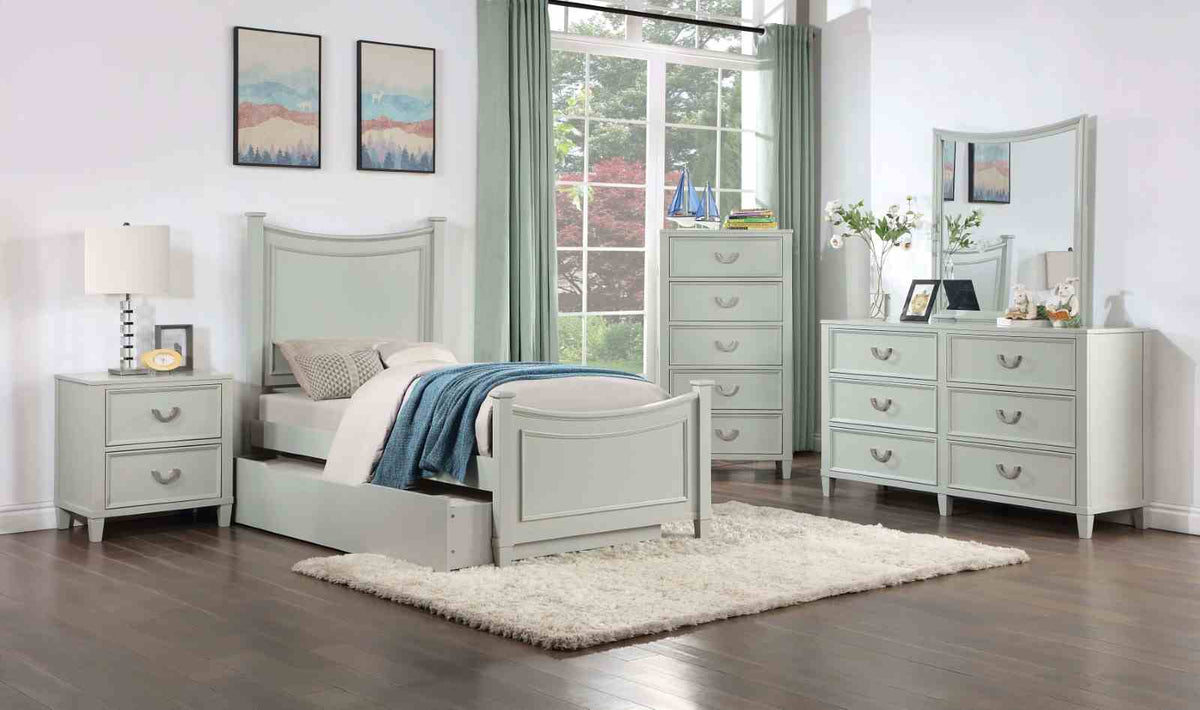 Lycorida Gray Chest
