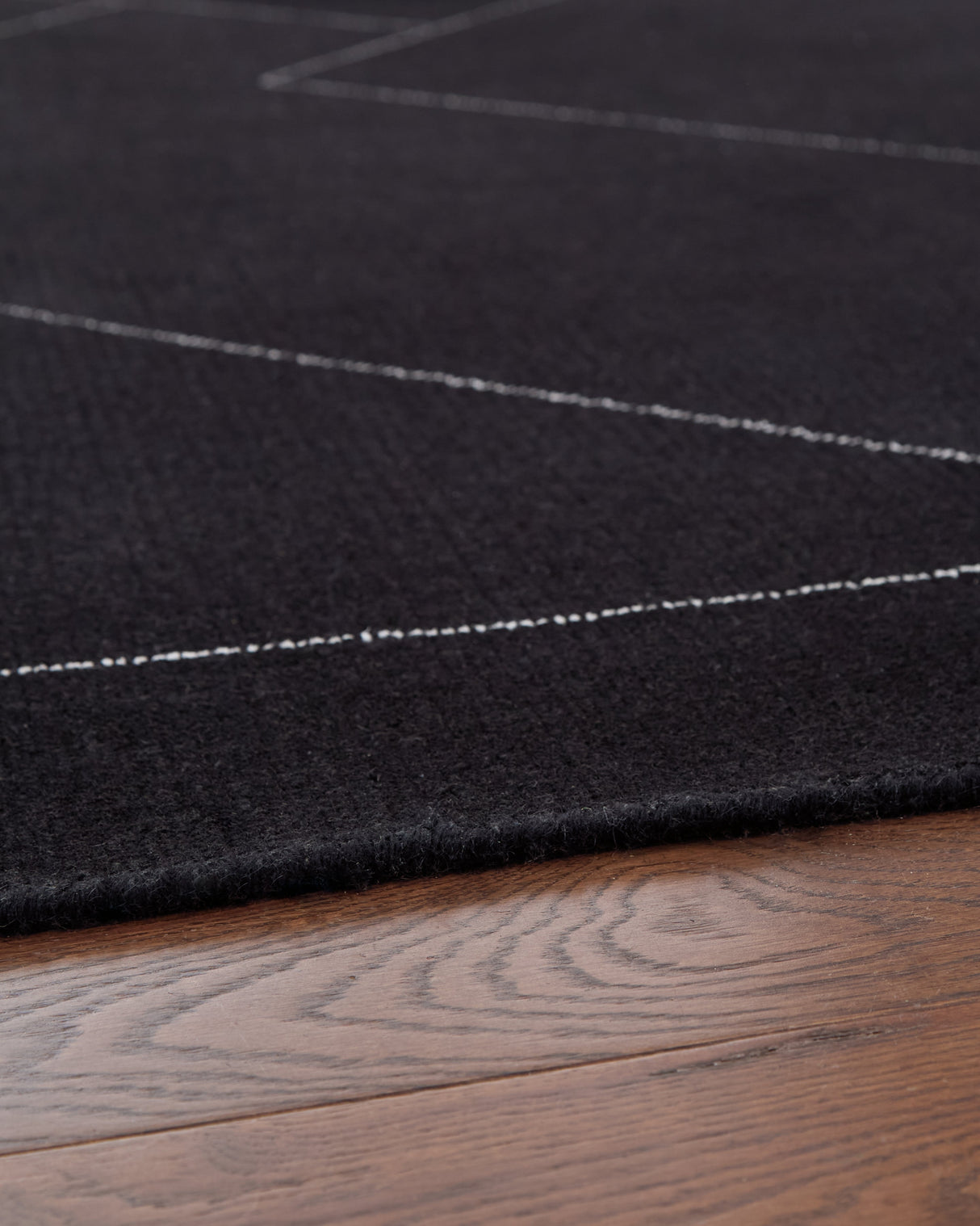 Marav Black/White Medium Rug by Ashley at Eve Furniture
