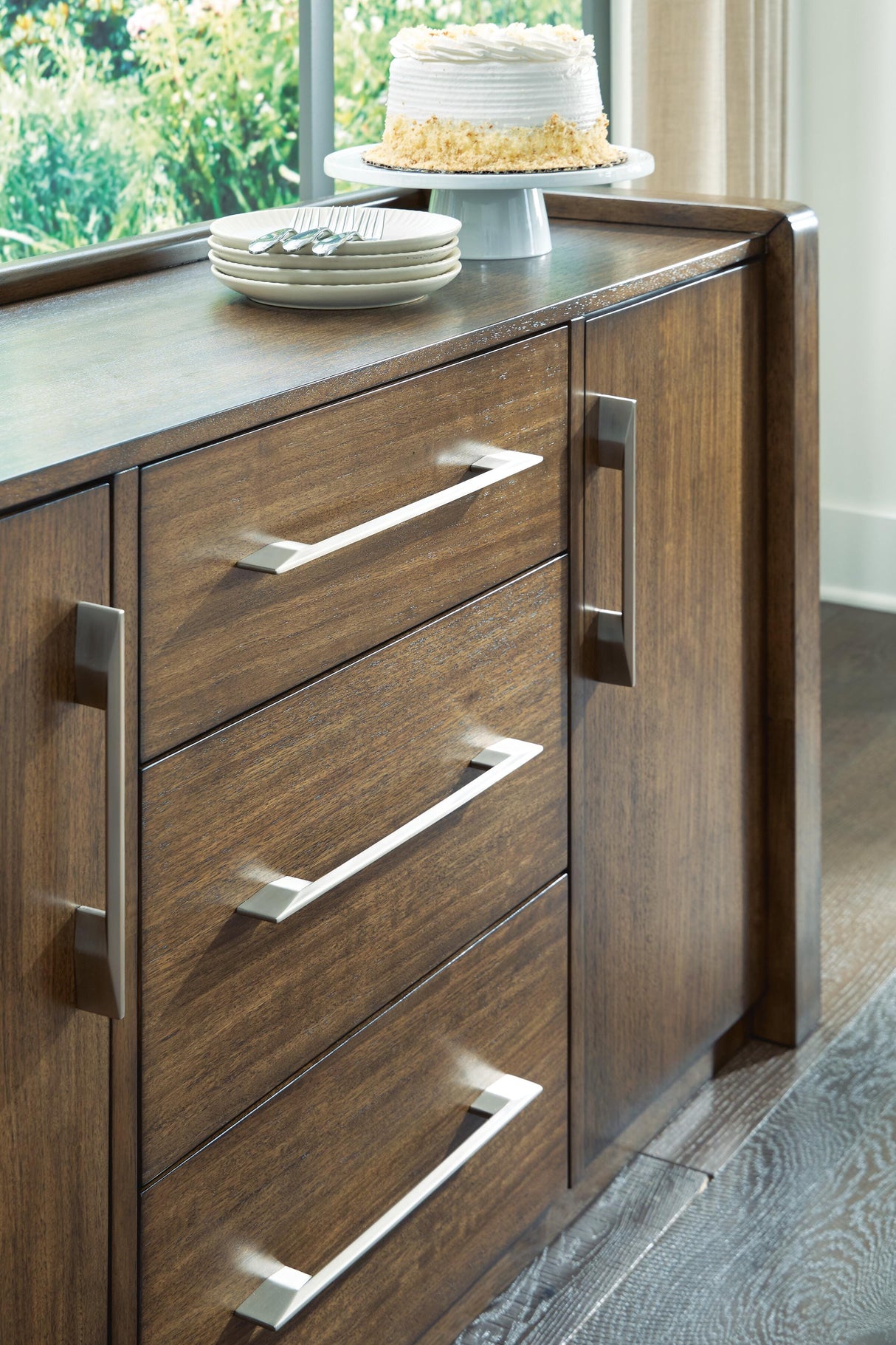 Marxmore Brown Dining Server
