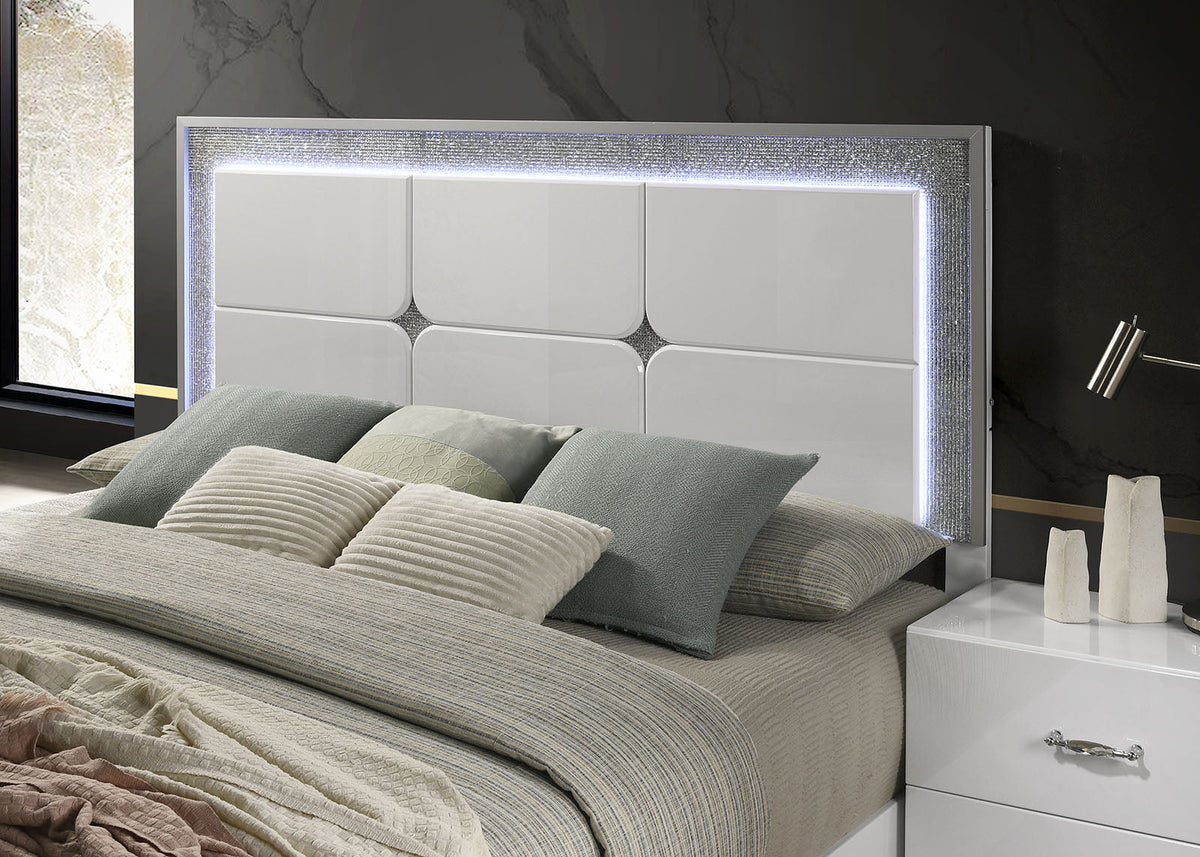 Stoholm White Bed Queen