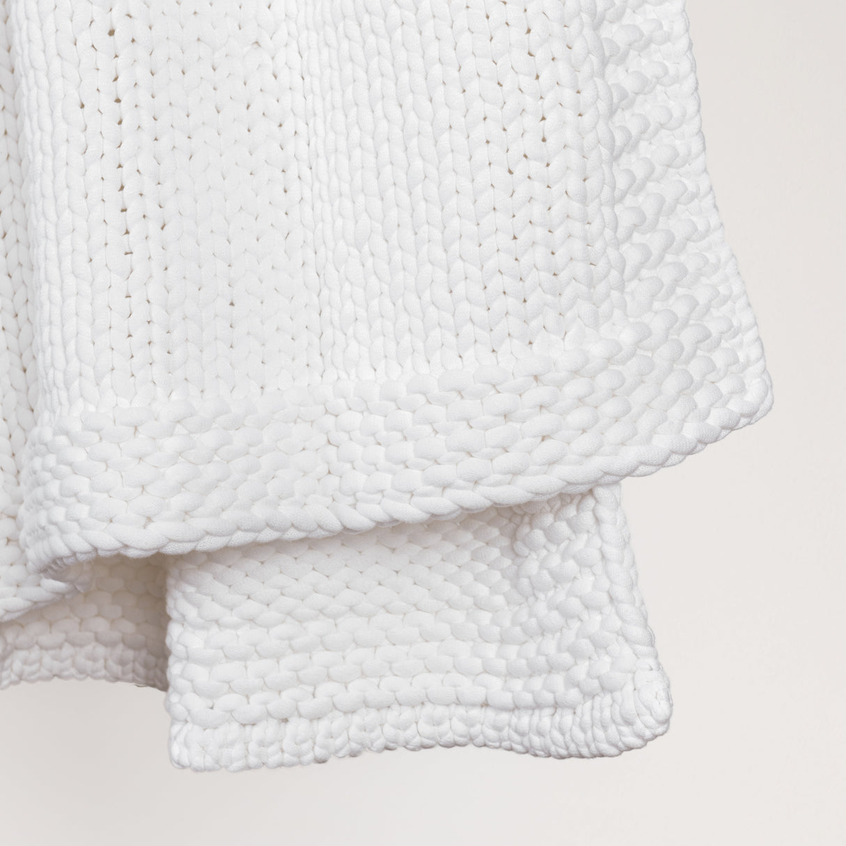 TC Dyne White Throw 50x70 by Classic Home at Eve Furniture