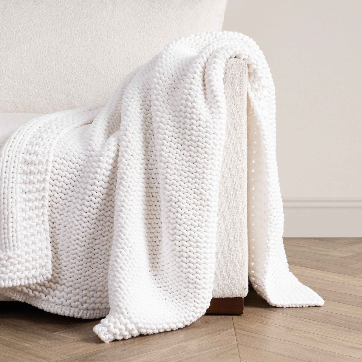 TC Dyne White Throw 50x70 by Classic Home at Eve Furniture