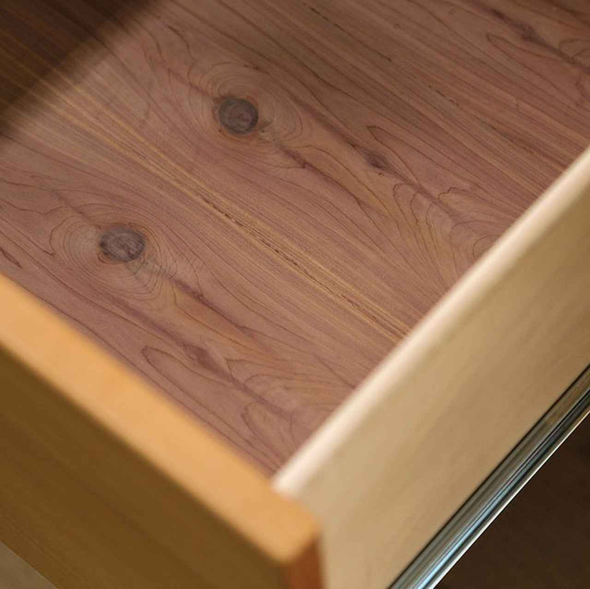 Willamette Light Oak 5-Drawer Chest by Furniture of America at Eve Furniture