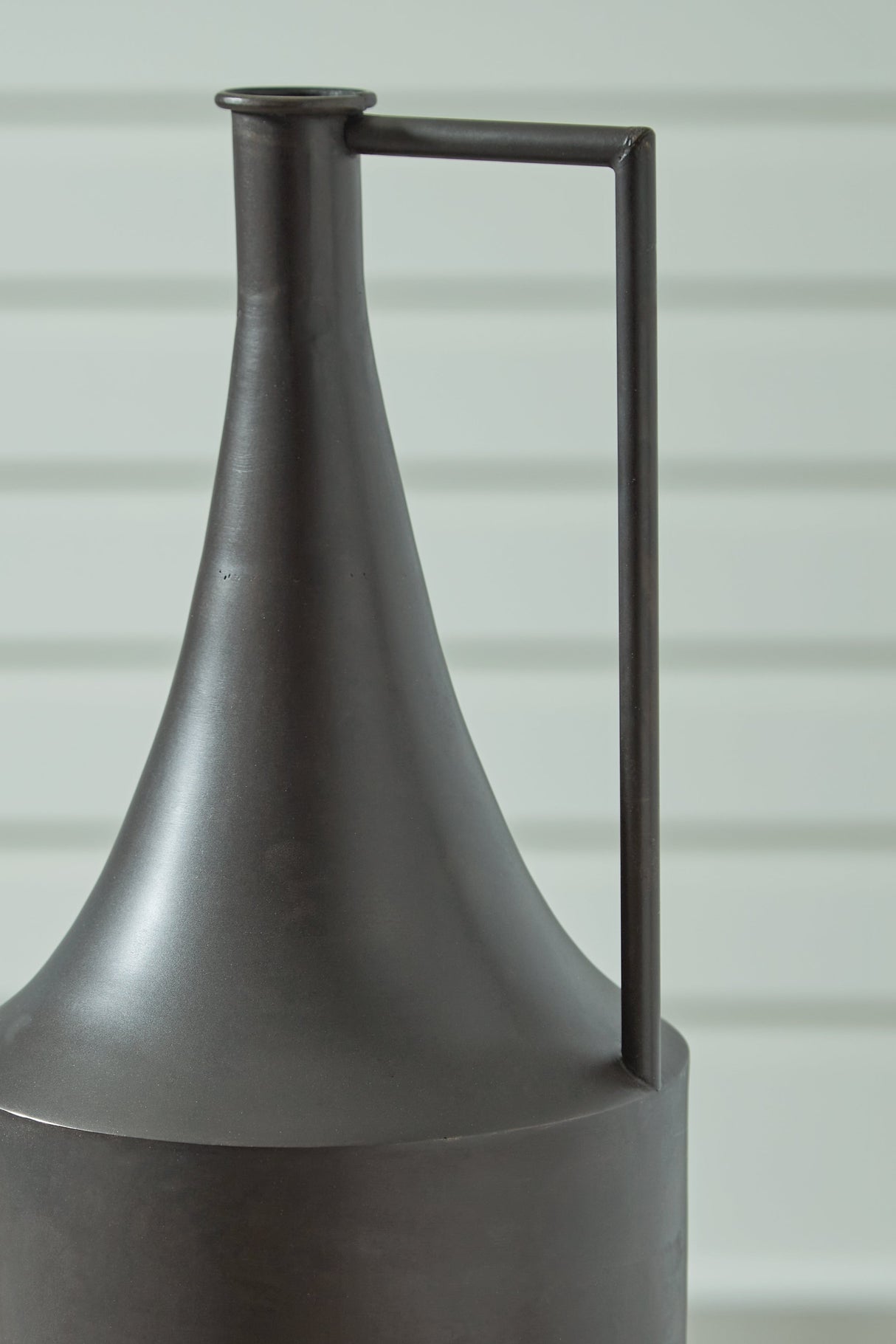 Zainforth Distressed Brown Vase by ASHLEY FURNITURE at Eve Furniture