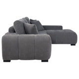 Sofá seccional Octavia gris carbón tapizado con chaise longue