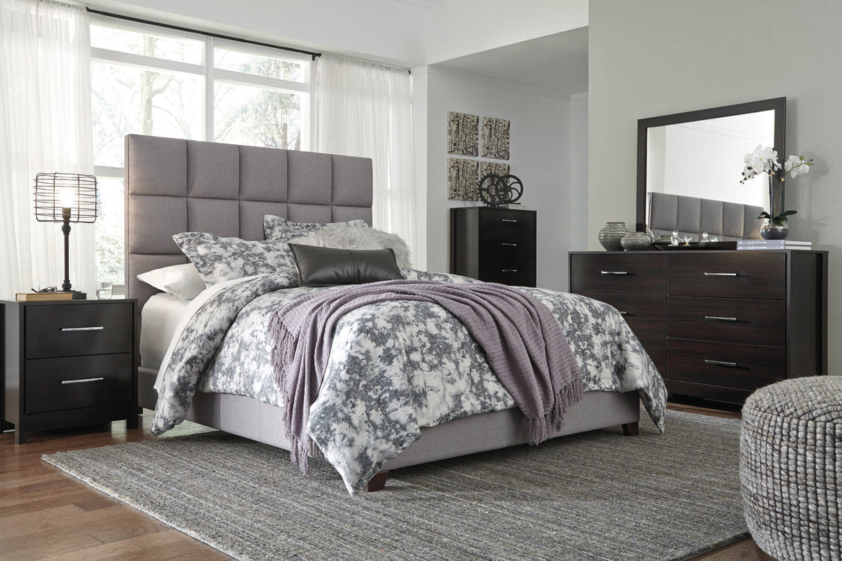 Dolante Gray Queen Upholstered Bed