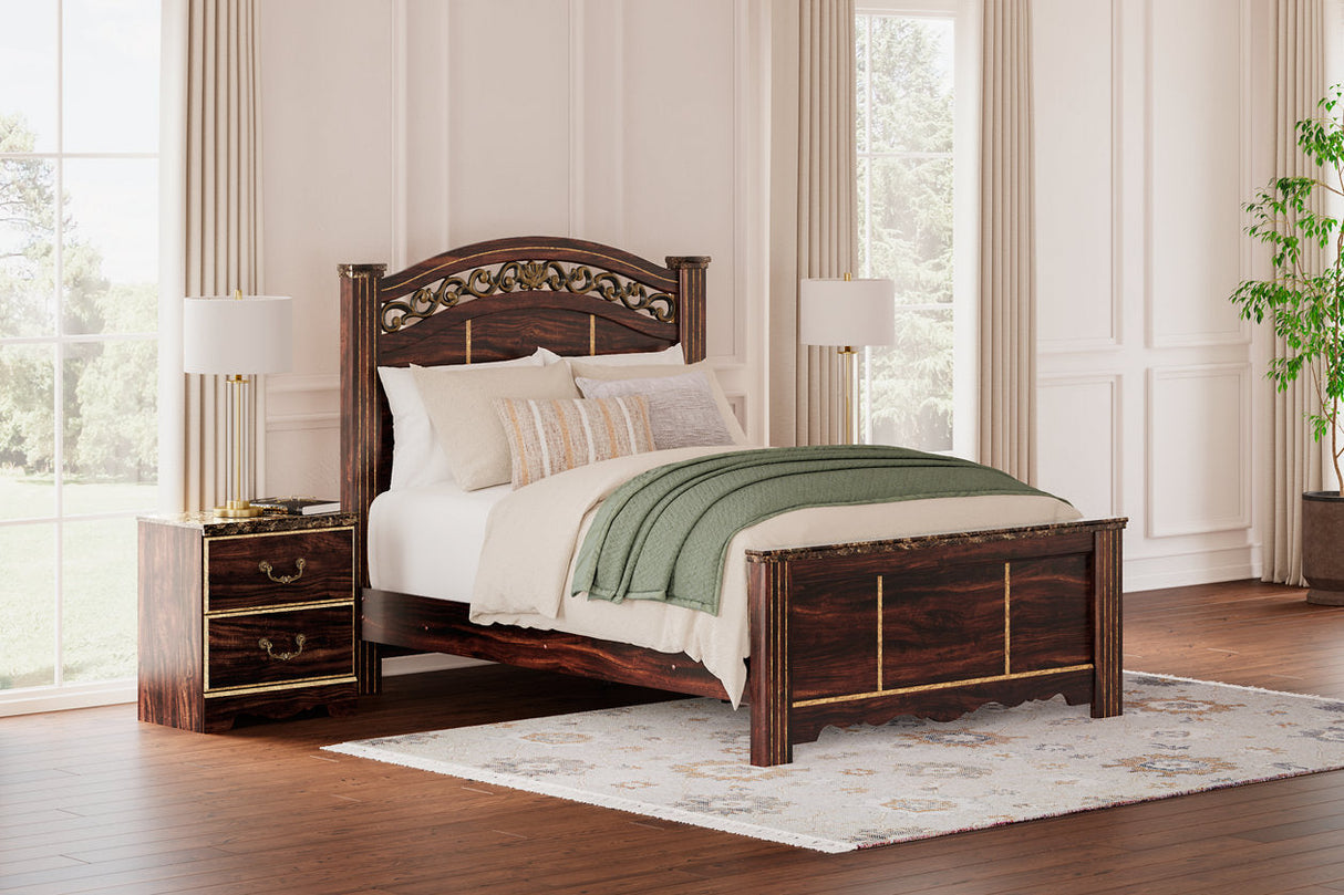 Glosmount Two-tone Queen Poster Bed