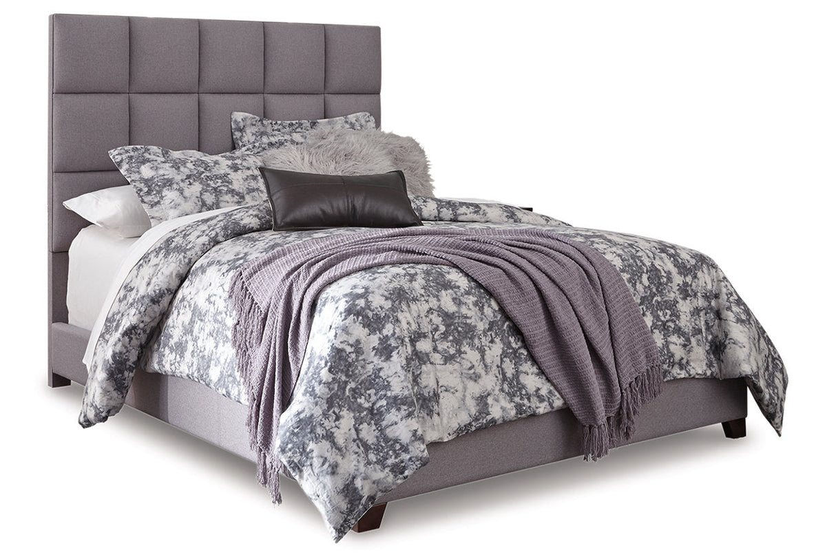 Dolante Gray Queen Upholstered Bed