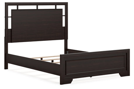 Covetown Dark Brown Queen Panel Bed