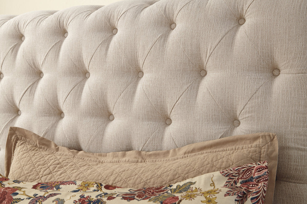 Willenburg Linen Queen Upholstered Sleigh Bed