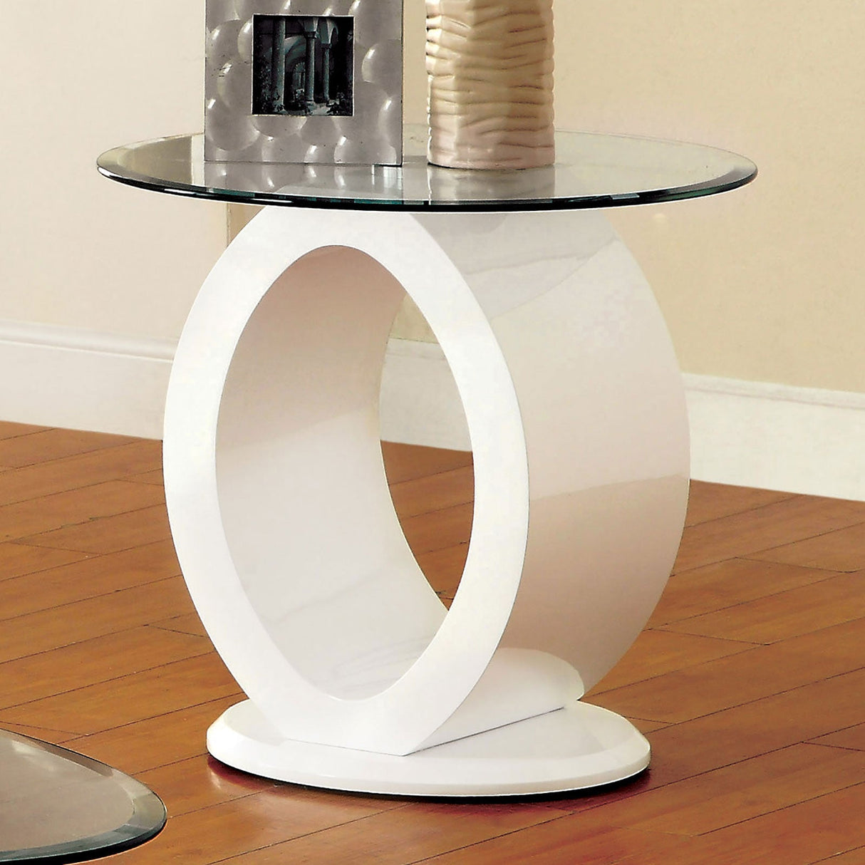 Lodia White End Table