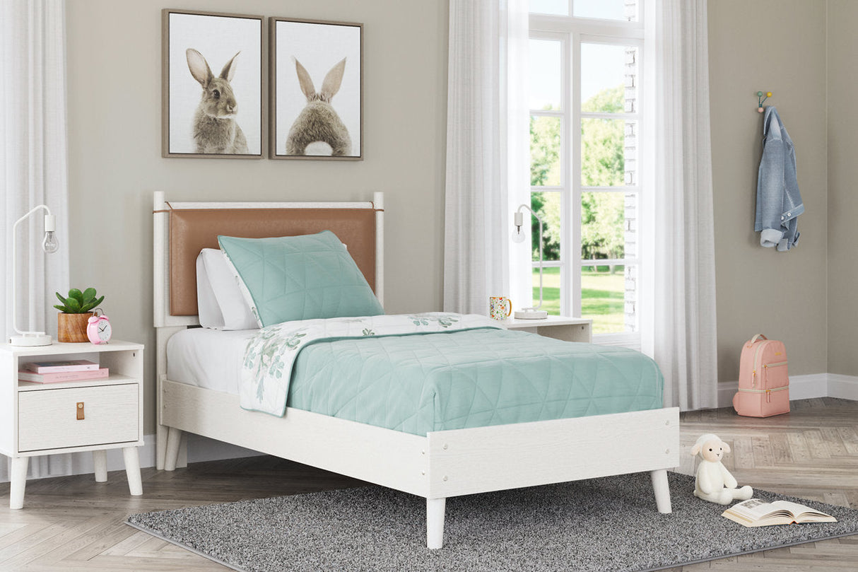 Aprilyn White Twin Panel Bed