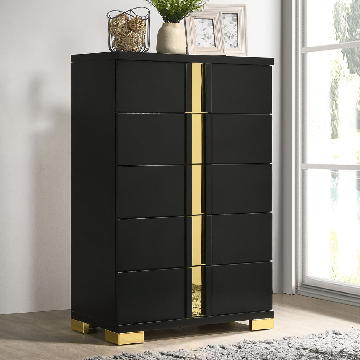 Lillestrom Black/Gold Chest