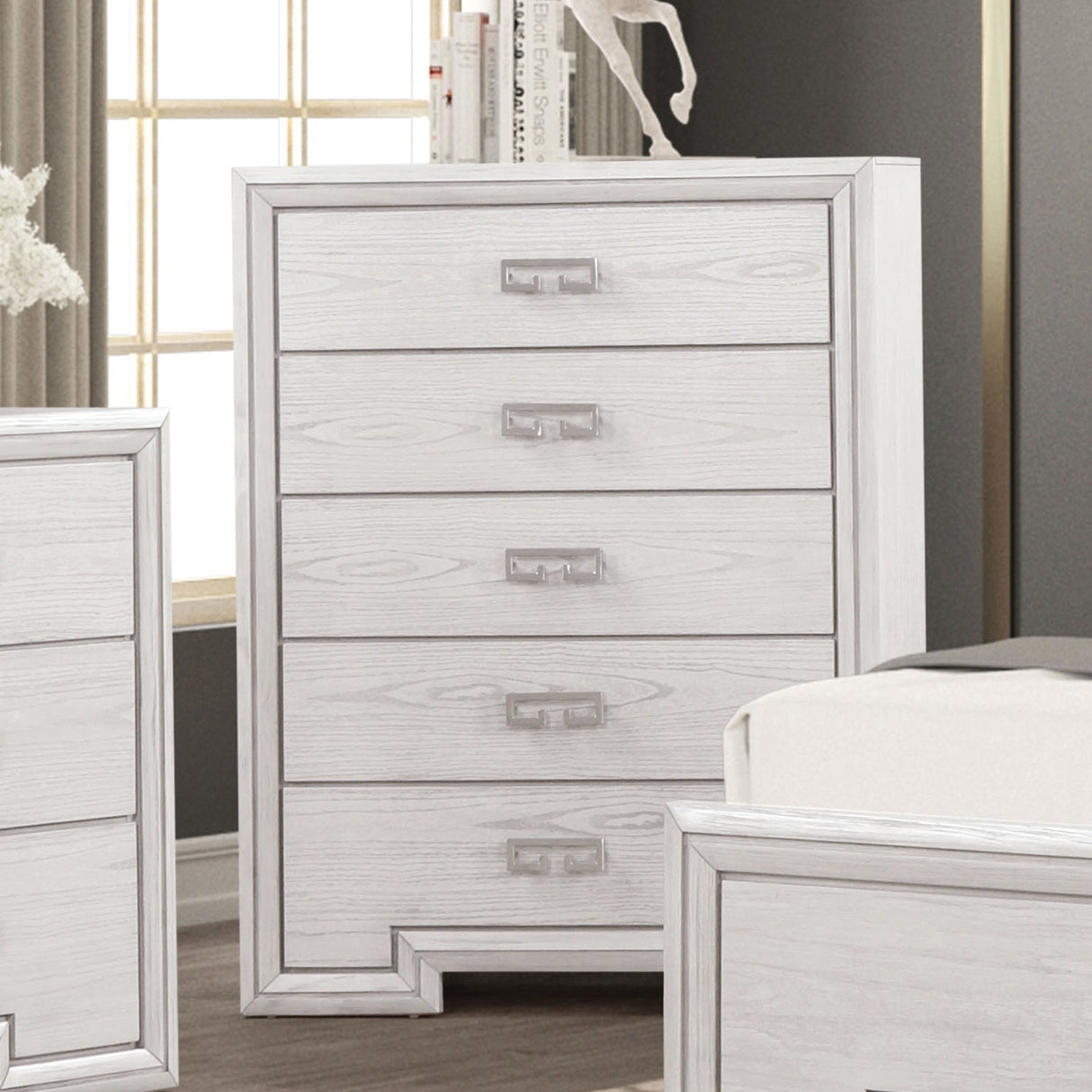 Basilone Rustic White Chest