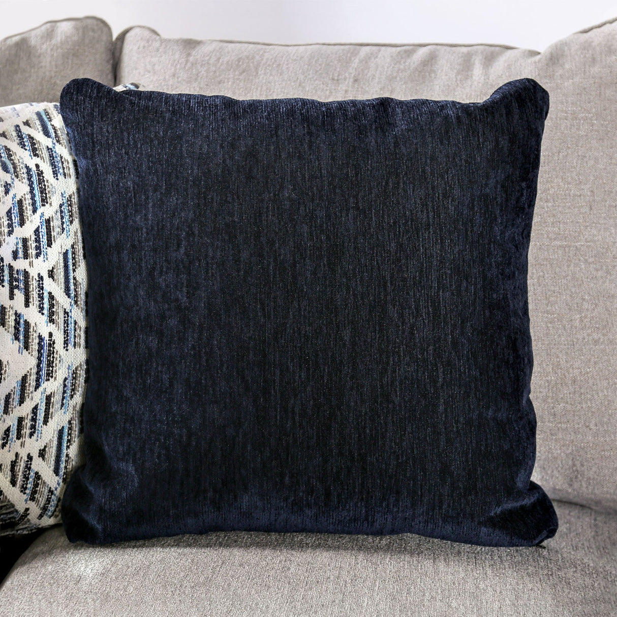 Gunnersbury Sectional In Gray by Furniture of America at Eve Furniture