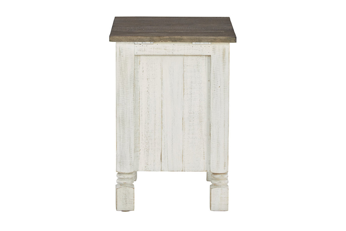 Havalance White/Gray Chairside End Table