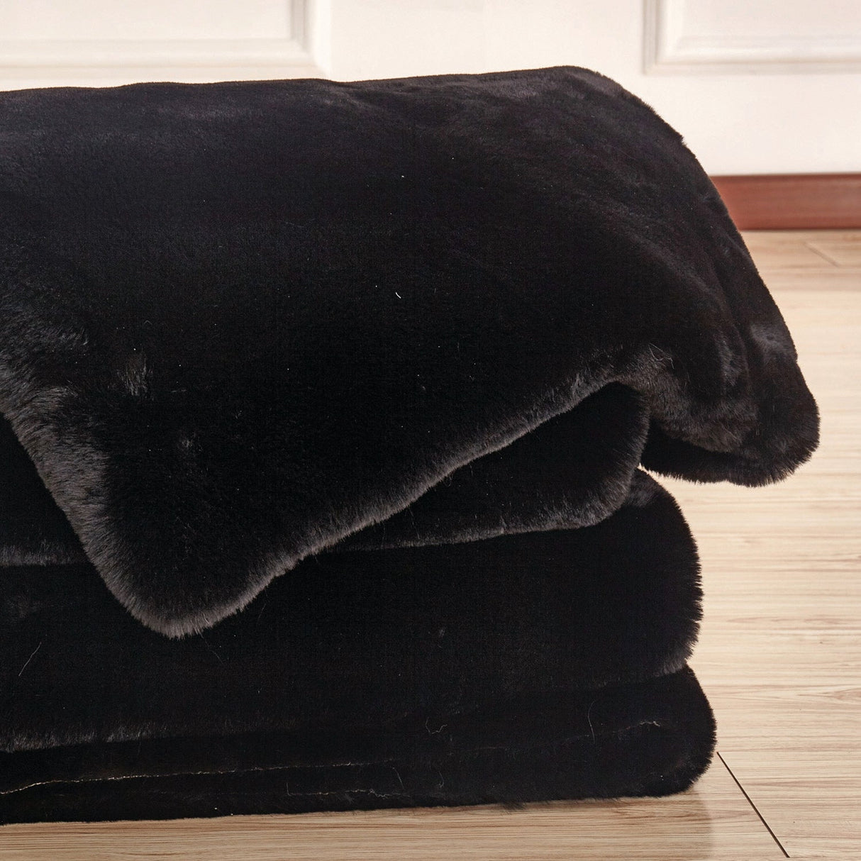 Caparica Black Throw Blanket