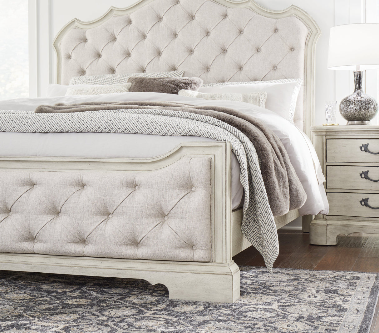 Arlendyne California King Upholstered Bed with Mirrored Dresser and 2 Nightstands in Antique White