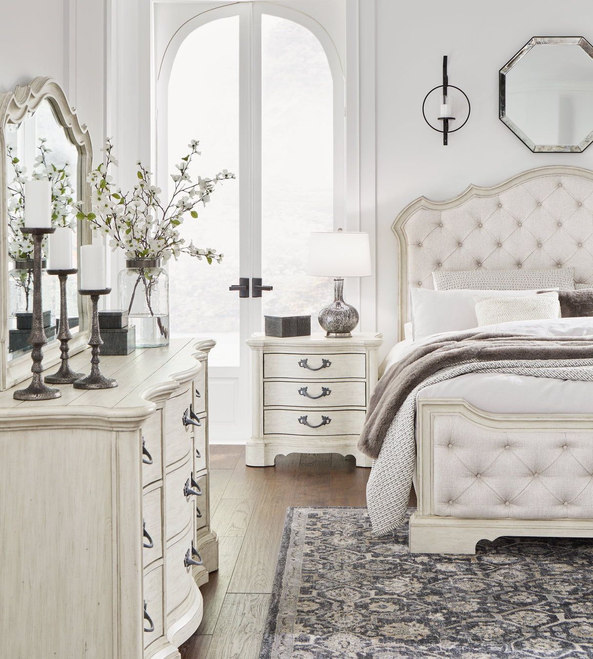 Arlendyne King Upholstered Bed with Mirrored Dresser and Nightstand in Antique White