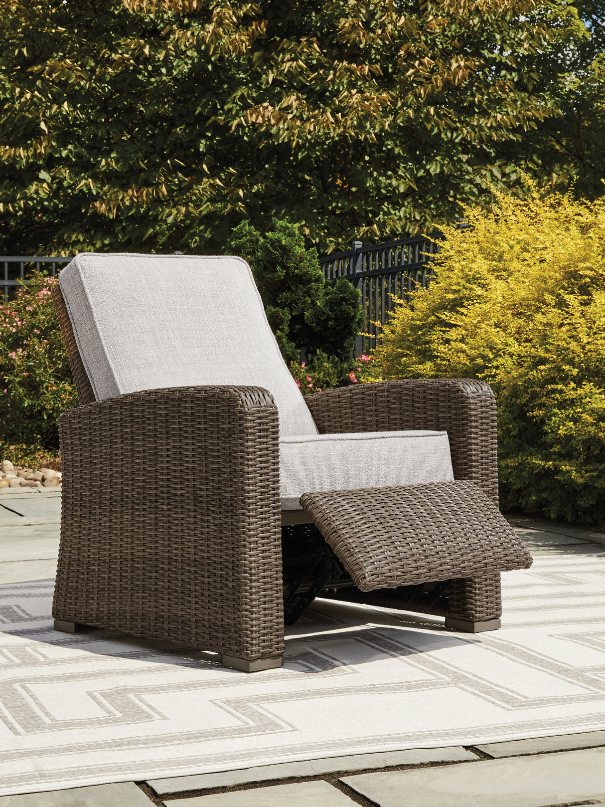 Beachcroft Beige Outdoor Recliner