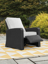 Beachcroft Black/Light Gray Outdoor Recliner