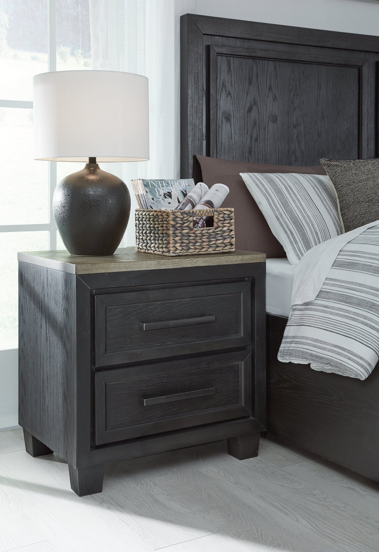 Foyland California King Panel Storage Bed with Mirrored Dresser, Chest and Nightstand in Black/Brown