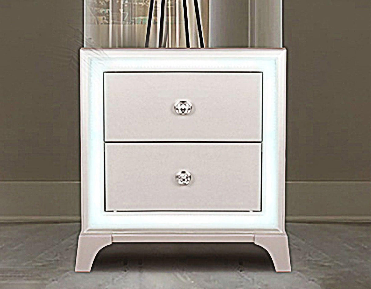 Cassie Queen Illuminating 4-Piece Glam Queen Bedroom Set by Steve Silver at Eve Furniture