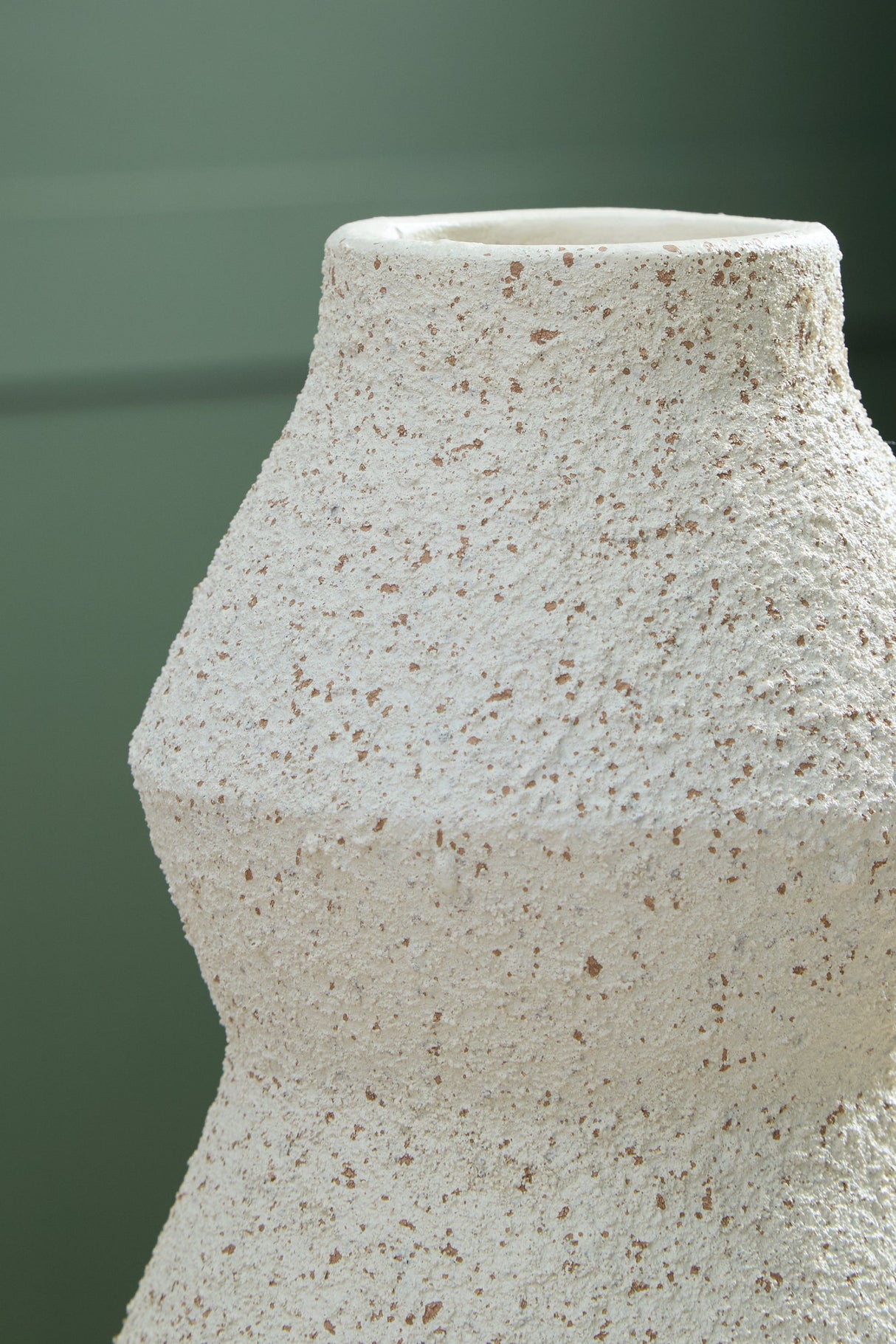 Dawthorne Cream Vase by ASHLEY FURNITURE at Eve Furniture