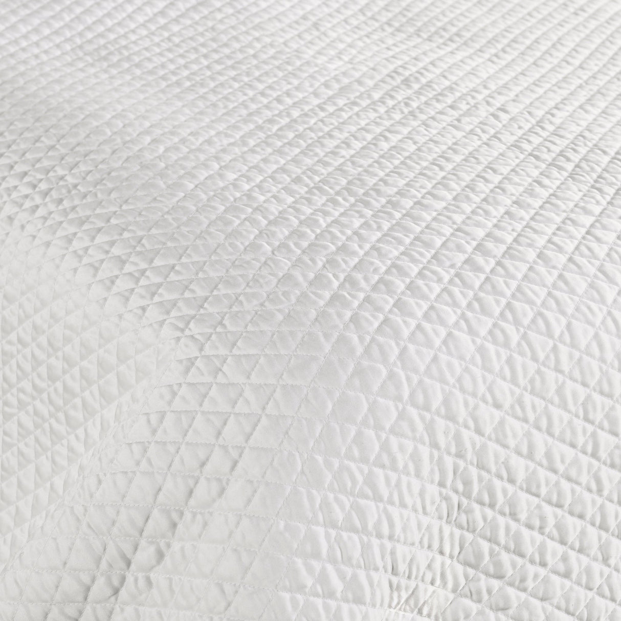 Diamond White Quilt Collection by Classic Home at Eve Furniture
