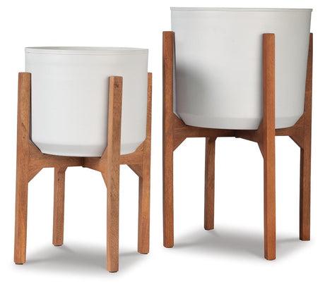 Dorcey White/Brown Planter by Ashley at Eve Furniture