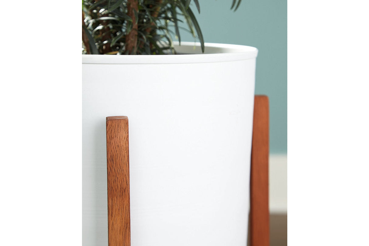 Dorcey White/Brown Planter by ASHLEY FURNITURE at Eve Furniture