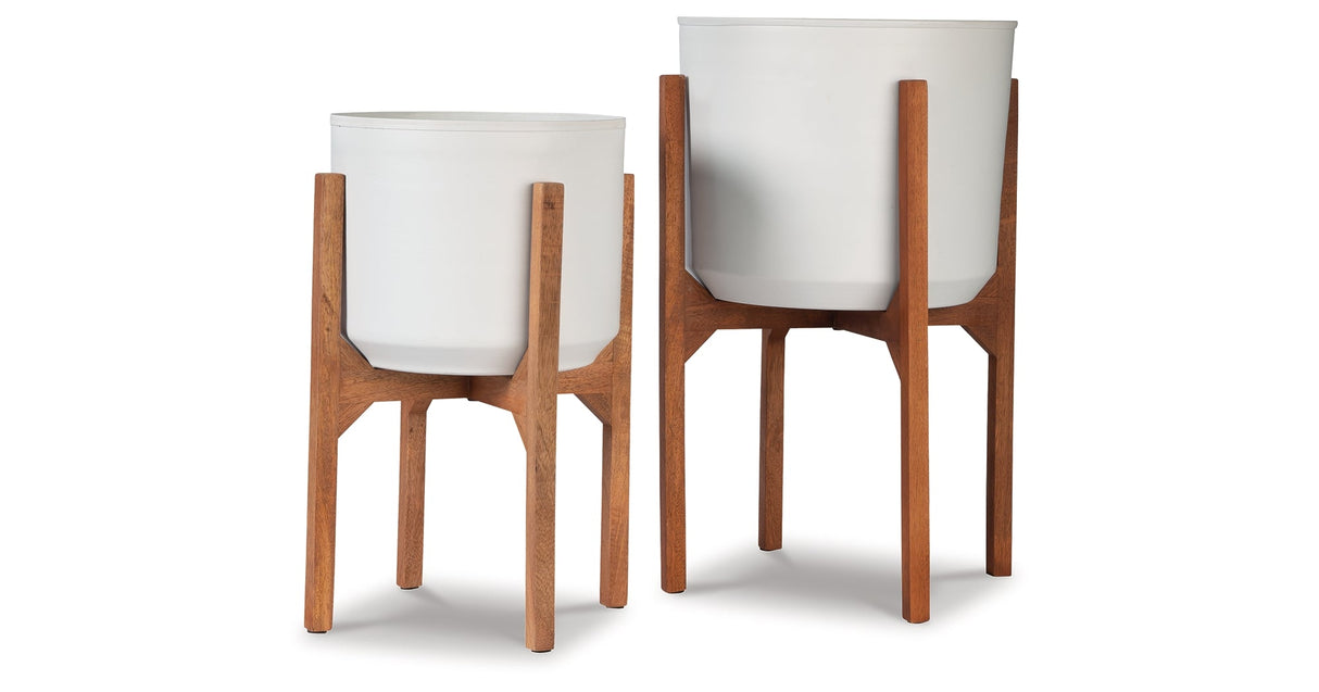 Dorcey White/Brown Planter by ASHLEY FURNITURE at Eve Furniture
