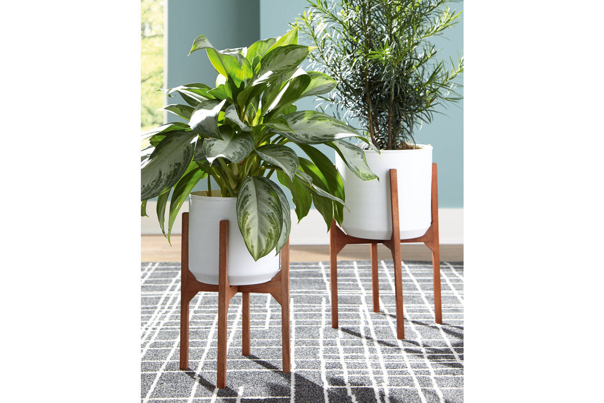 Dorcey White/Brown Planter by ASHLEY FURNITURE at Eve Furniture