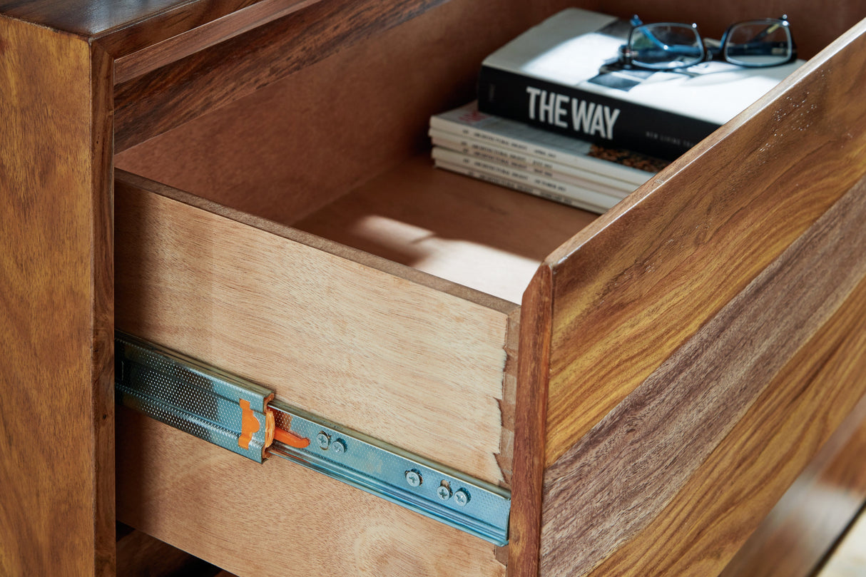 Dressonni Brown Chest of Drawers