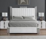 B840 Token White Queen Bed
