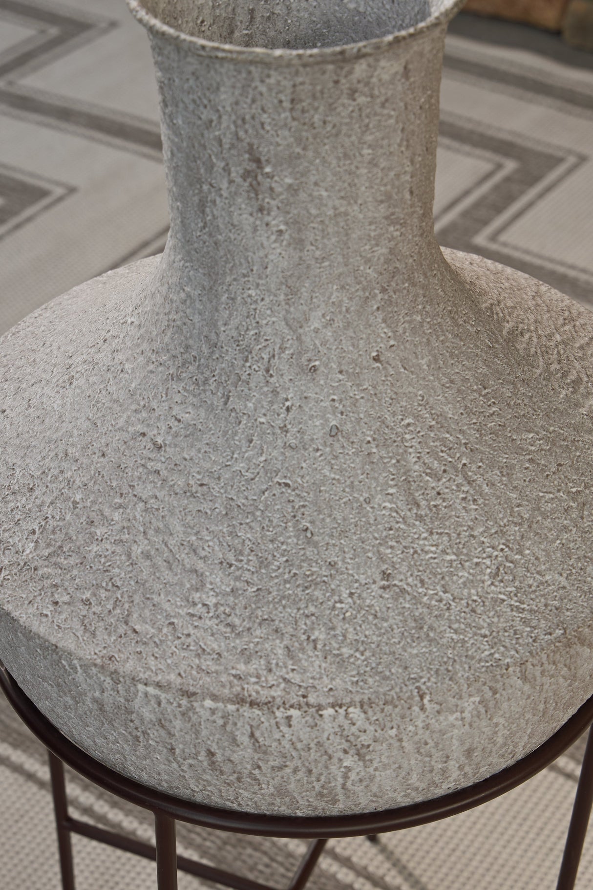 Estonbank Distressed Cream Vase by Ashley at Eve Furniture