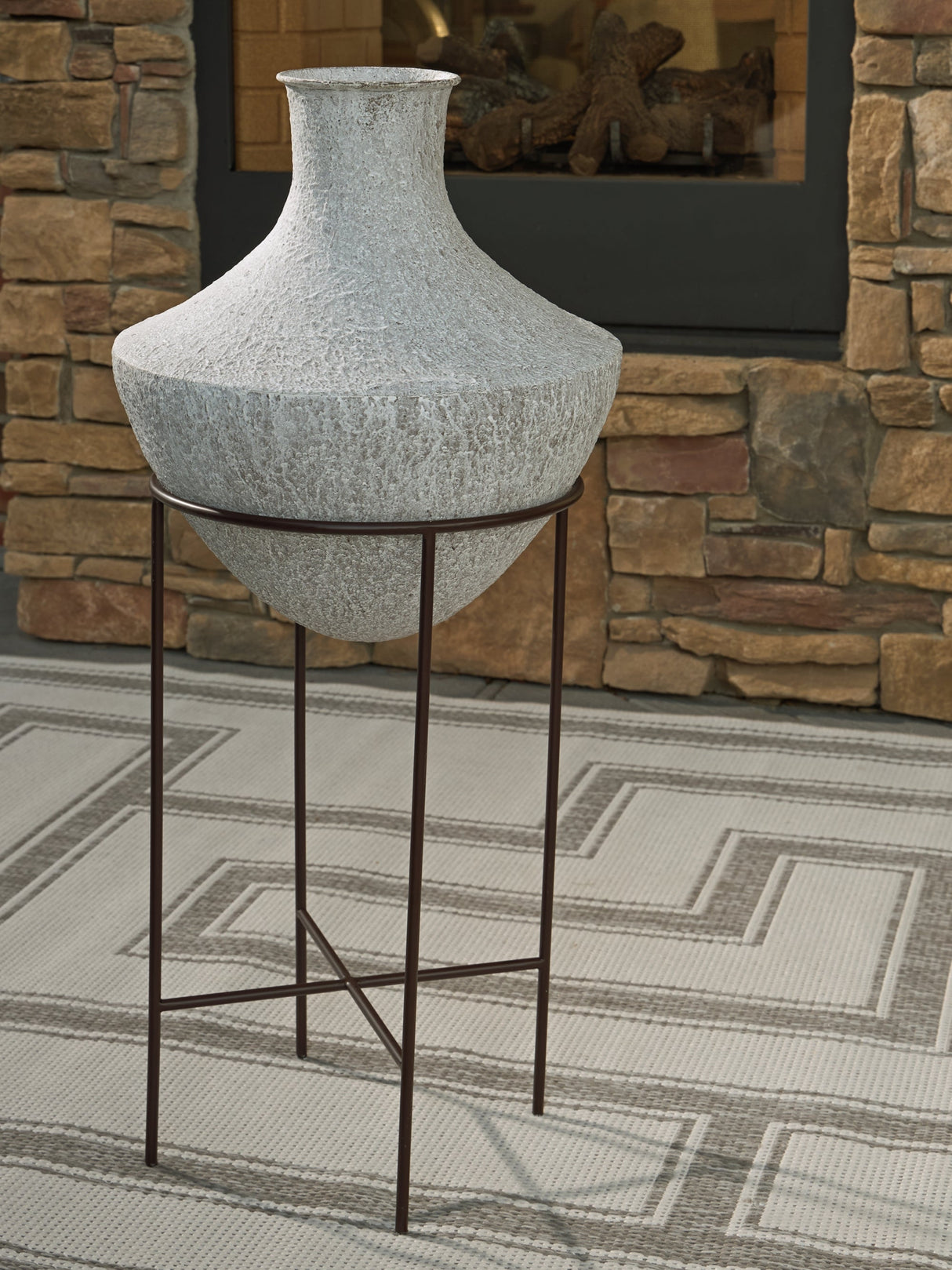 Estonbank Distressed Cream Vase by ASHLEY FURNITURE at Eve Furniture