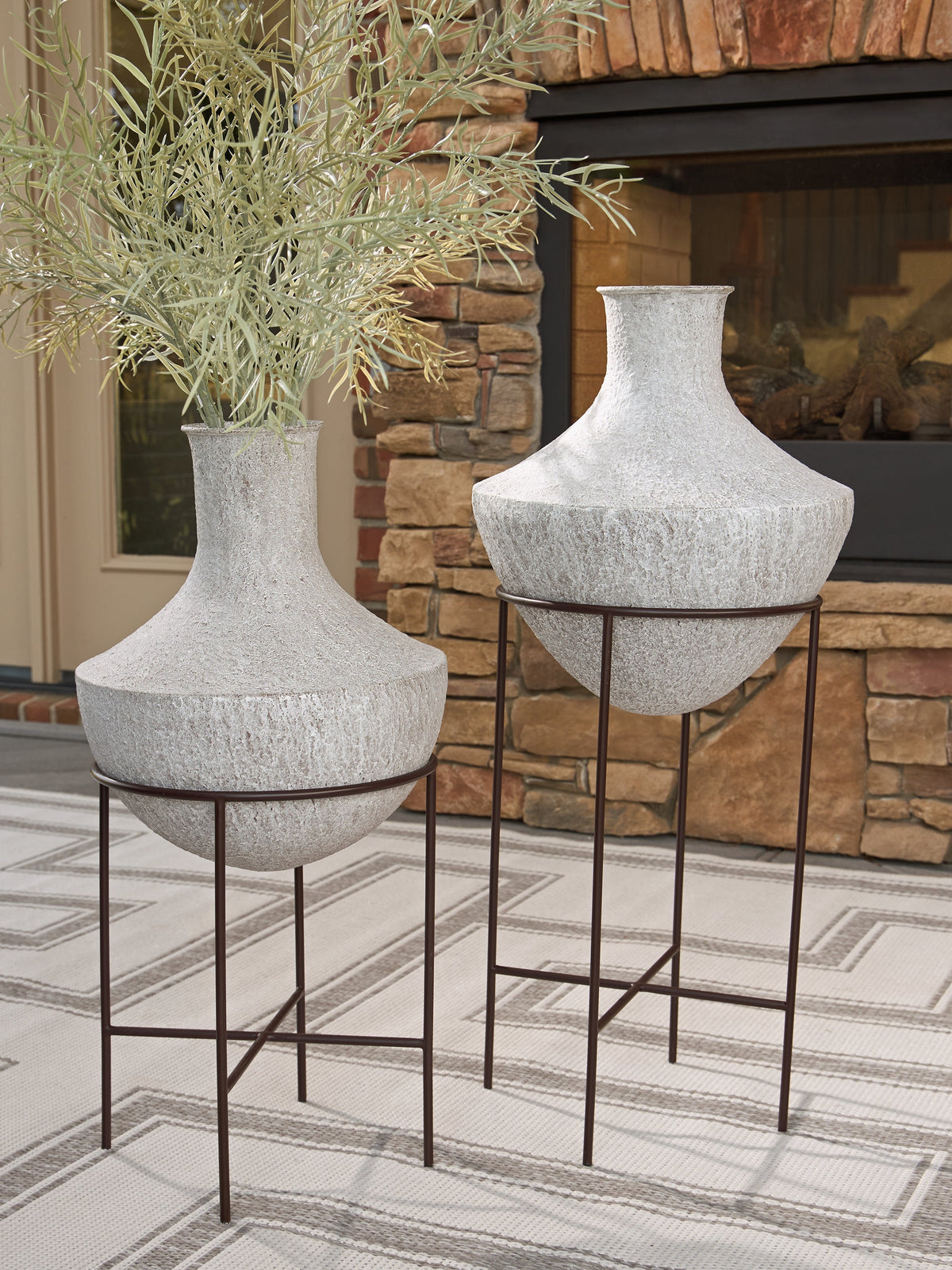Estonbank Vase Set by Ashley at Eve Furniture
